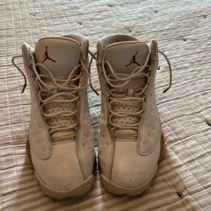 Jordan size 11 gold/white